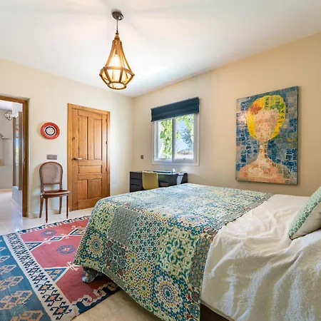 Ct 389 - Faro's Charming & Private Pool In