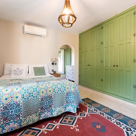 Villa Ct 389 - Faro's Charming & Private Pool In